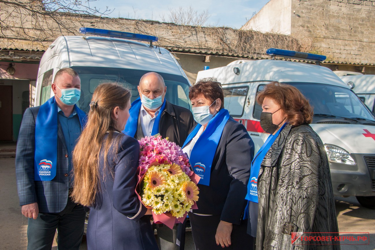 Руководство города и депутаты поздравили медиков скорой помощи с  профессиональным праздником — Официальный сайт Керченского городского совета